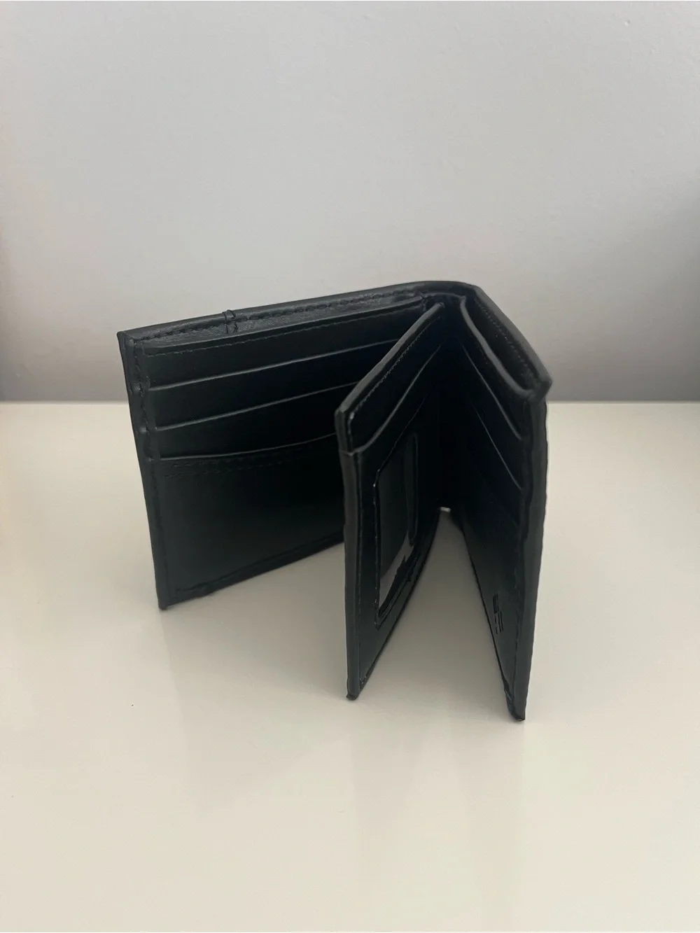 Columbia Men’s Black Leather Wallet